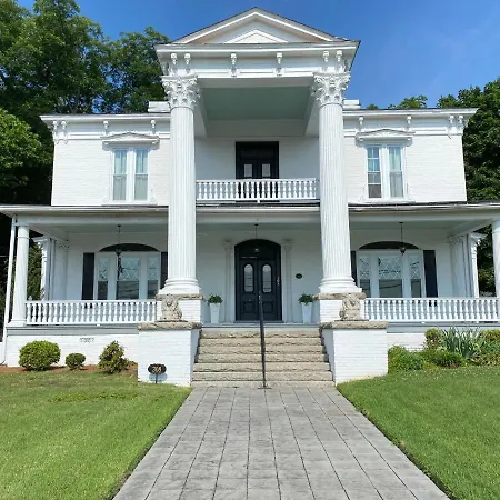Chez Lindsey Bed & Breakfast